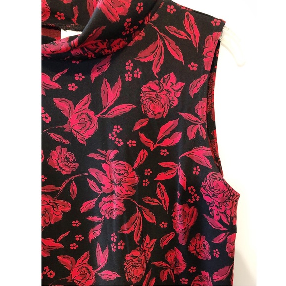 DUO Sleeveless Maternity Floral Sleeveless Top - Picture 2 of 4